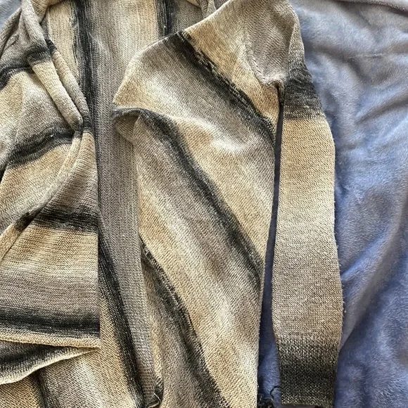 Maurice’s neutral colored cardigan size M - Picture 3 of 4